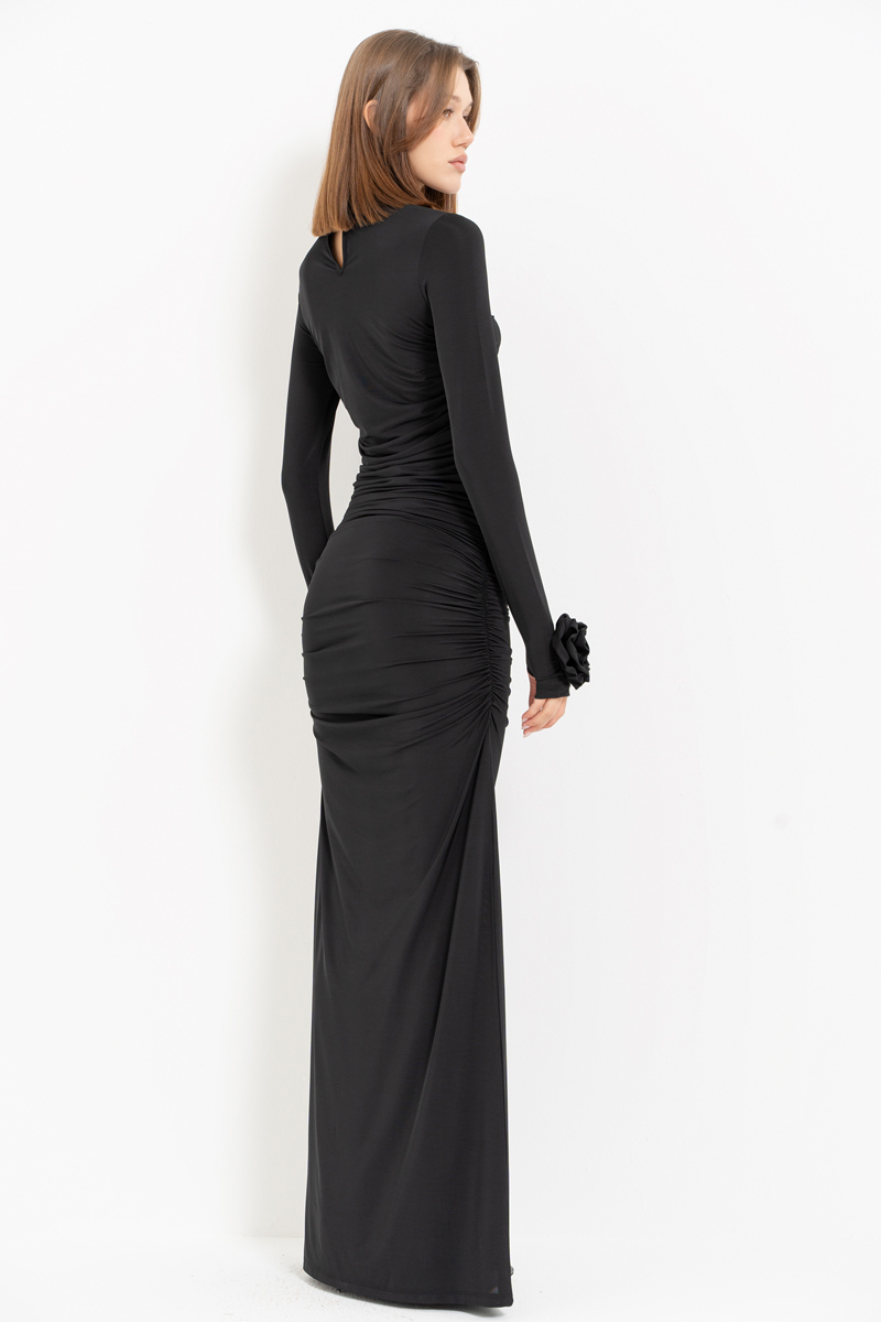 Siyah Balıkçı Yaka Gül Detaylı Elbise