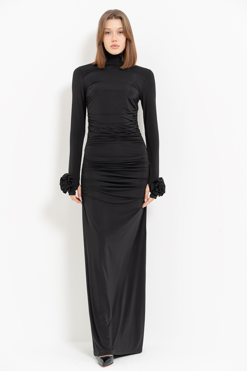 Siyah Balıkçı Yaka Gül Detaylı Elbise