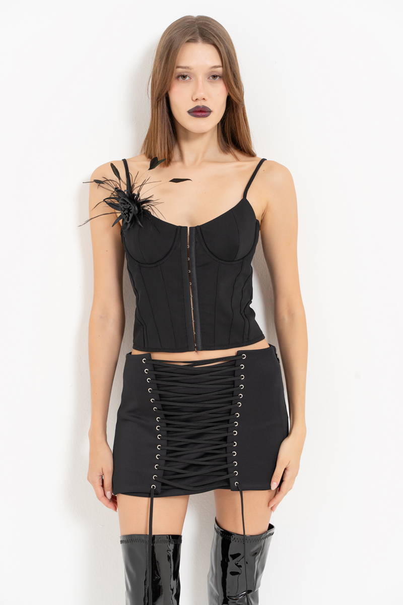 Siyah Tüy Detaylı Büstiyer & Kuşgözülü Mini Etek Takım