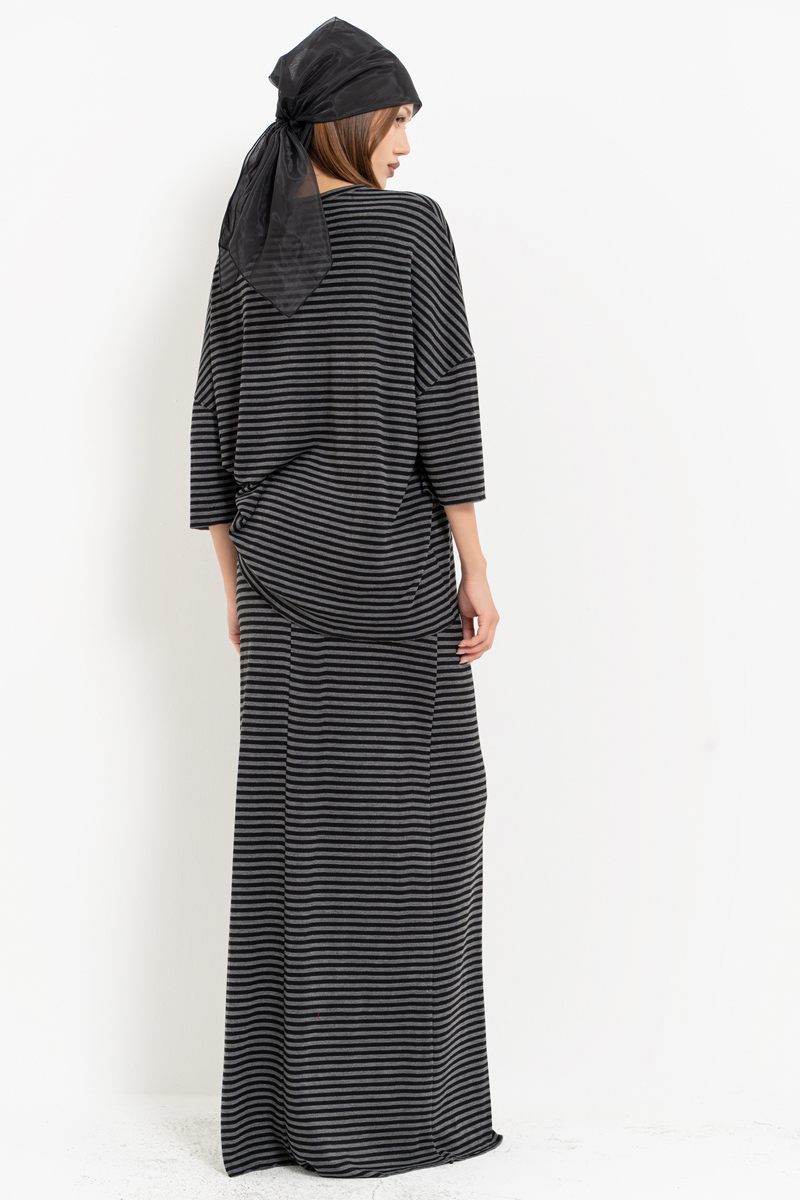 Siyah Kısa Kollu Salaş Bluz & Beli Lastikli Uzun Etek Takım