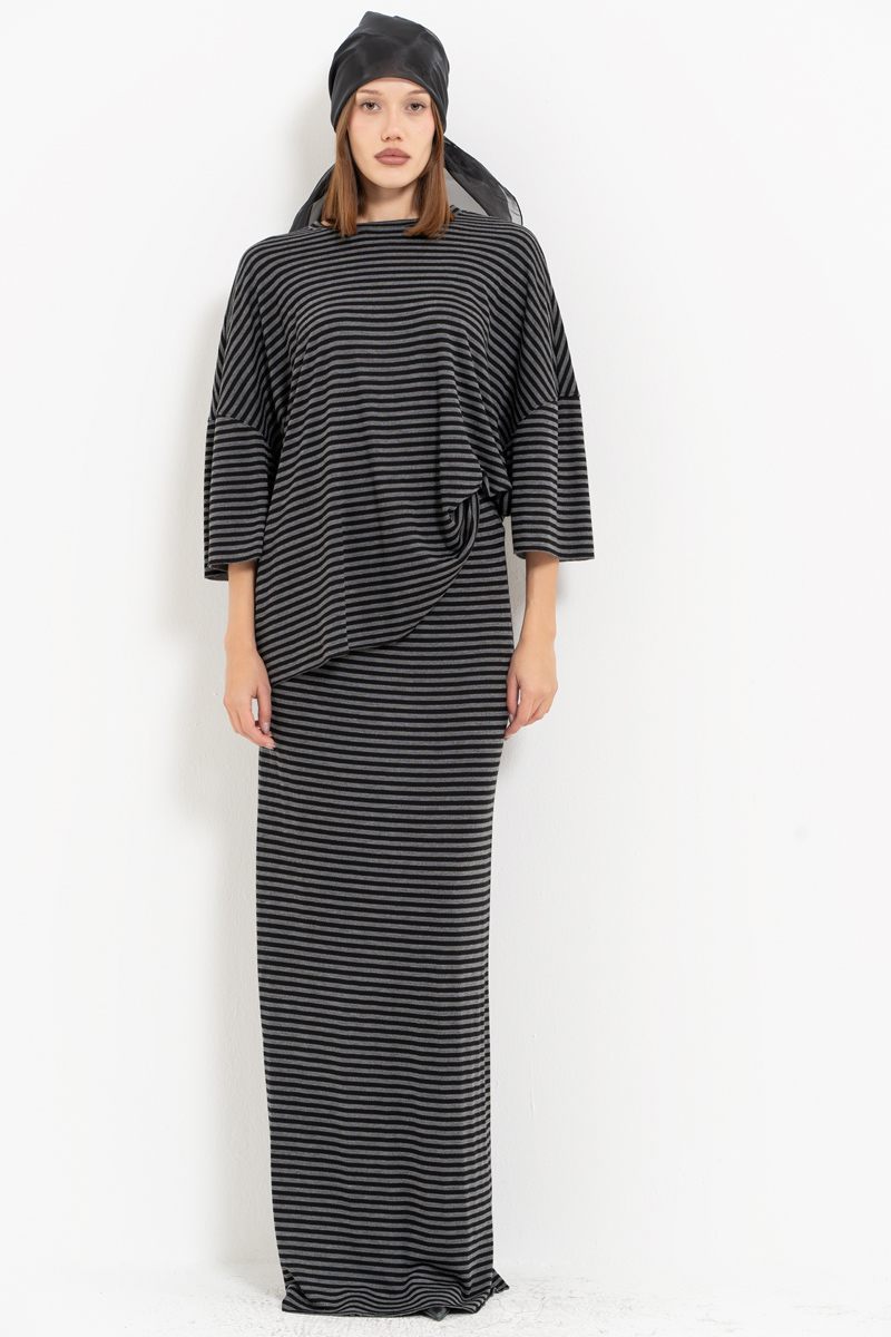 Siyah Kısa Kollu Salaş Bluz & Beli Lastikli Uzun Etek Takım