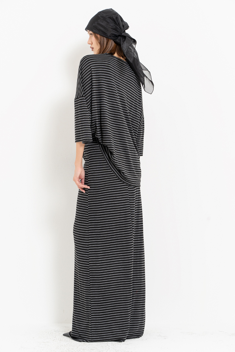 Siyah Kısa Kollu Salaş Bluz & Beli Lastikli Uzun Etek Takım