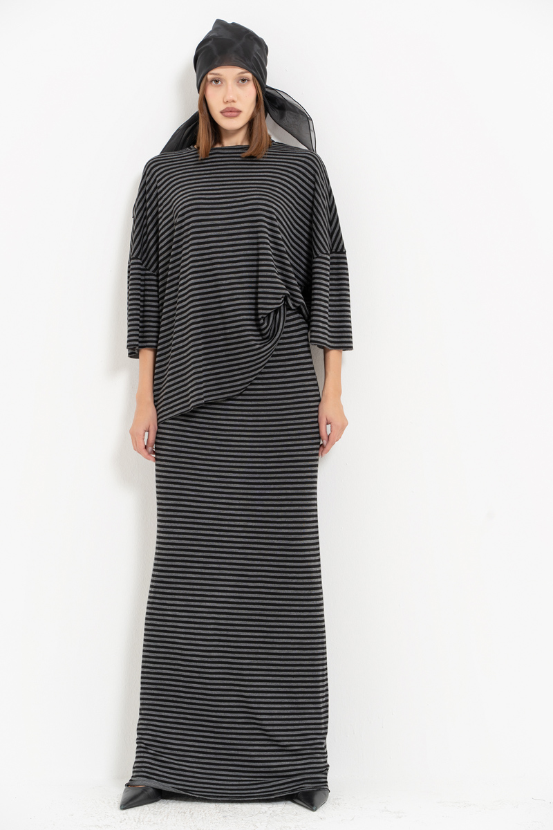 Siyah Kısa Kollu Salaş Bluz & Beli Lastikli Uzun Etek Takım