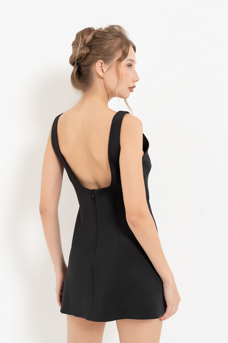 Siyah Sırt Dekolteli Askılı Mini Elbise