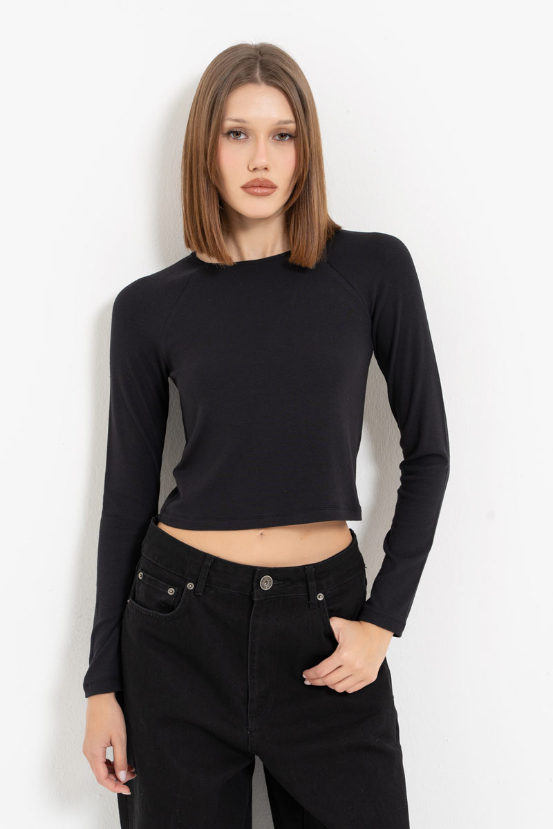 Black Raglan-Sleeve Crop Top