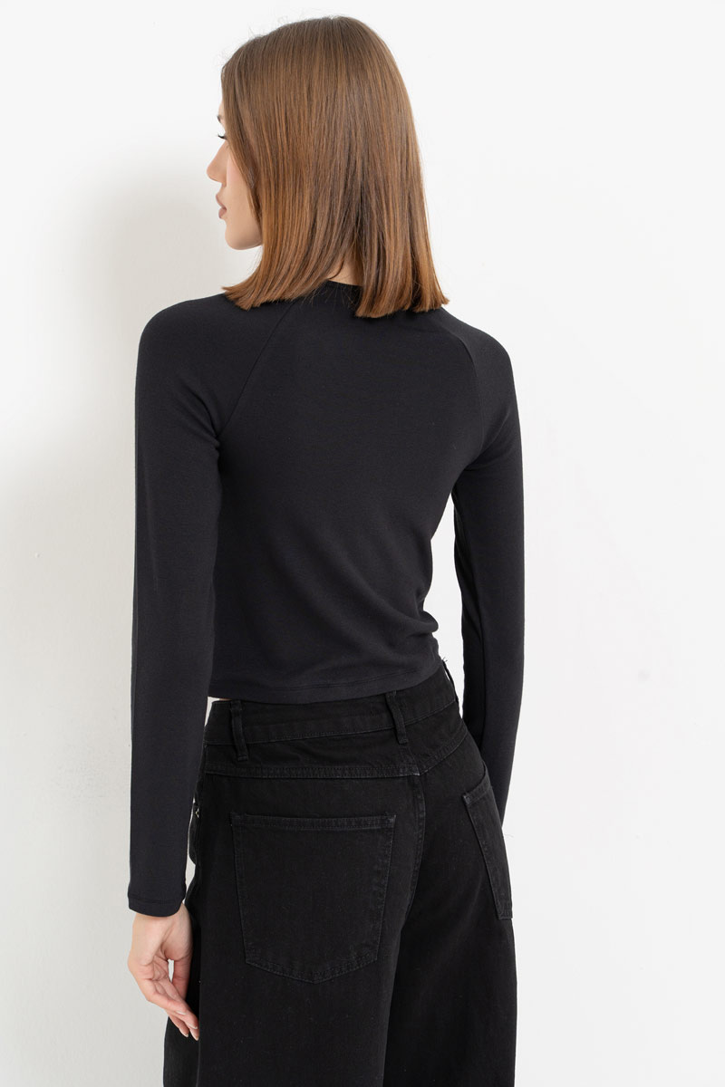 Black Raglan-Sleeve Crop Top