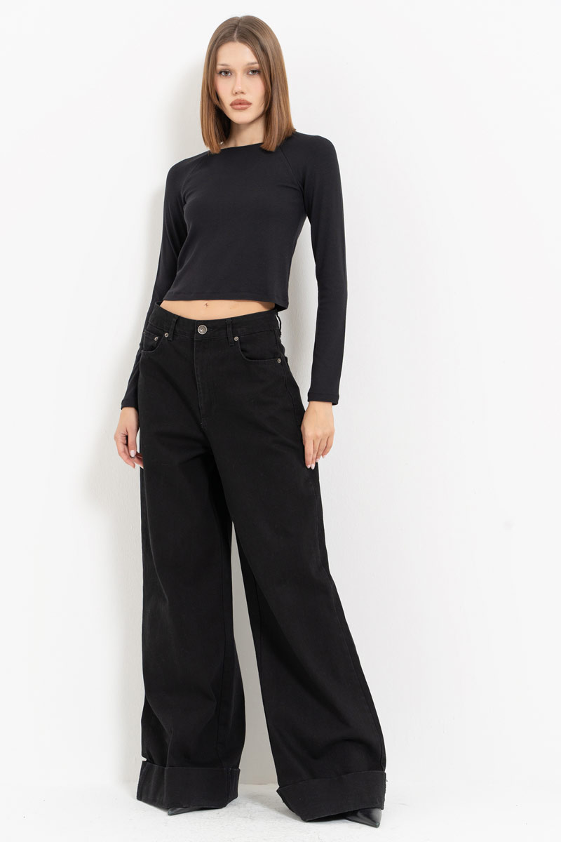 Black Raglan-Sleeve Crop Top