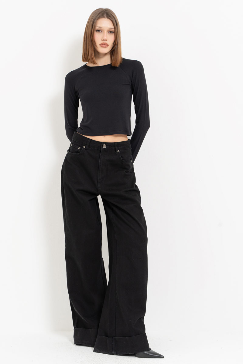 Black Raglan-Sleeve Crop Top
