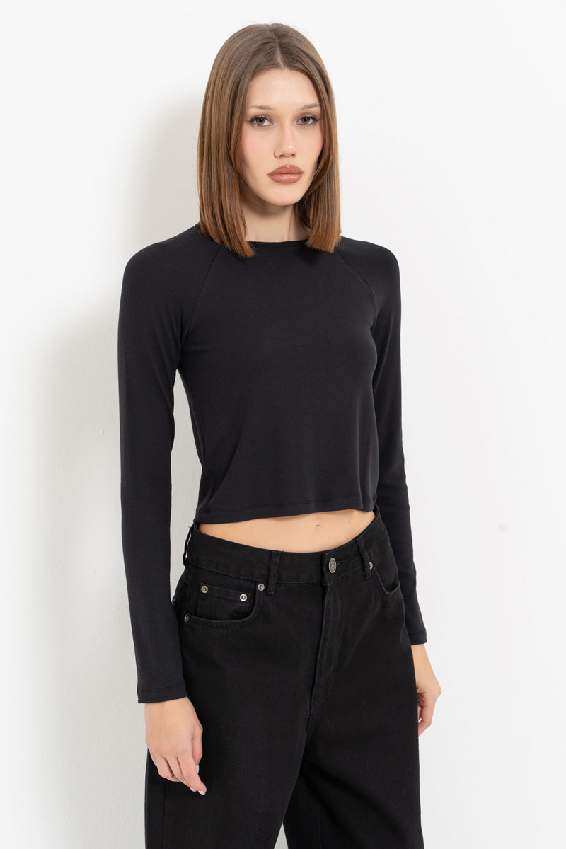 Black Raglan-Sleeve Crop Top