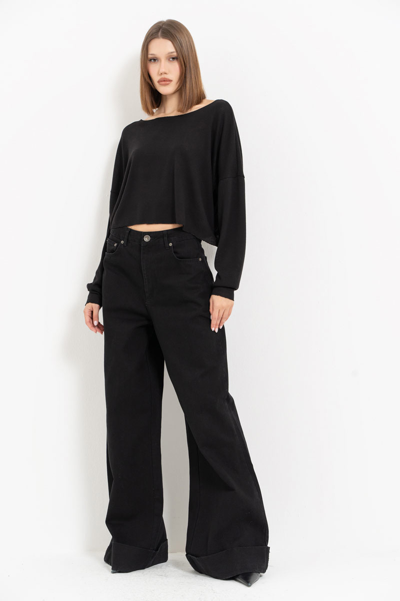 Black Long-Sleeve Crop Top