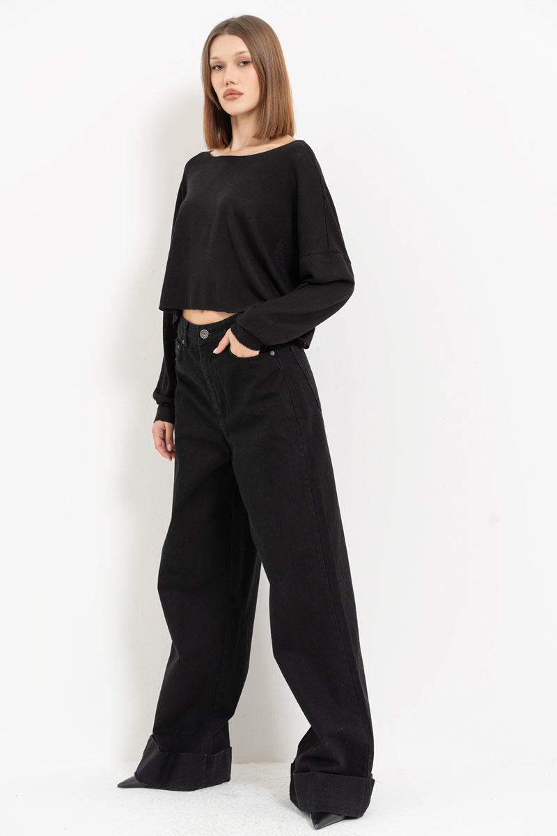 Black Long-Sleeve Crop Top
