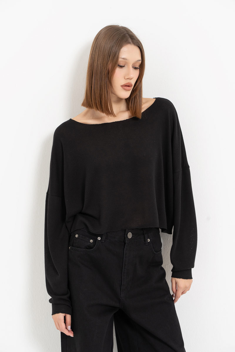 Black Long-Sleeve Crop Top