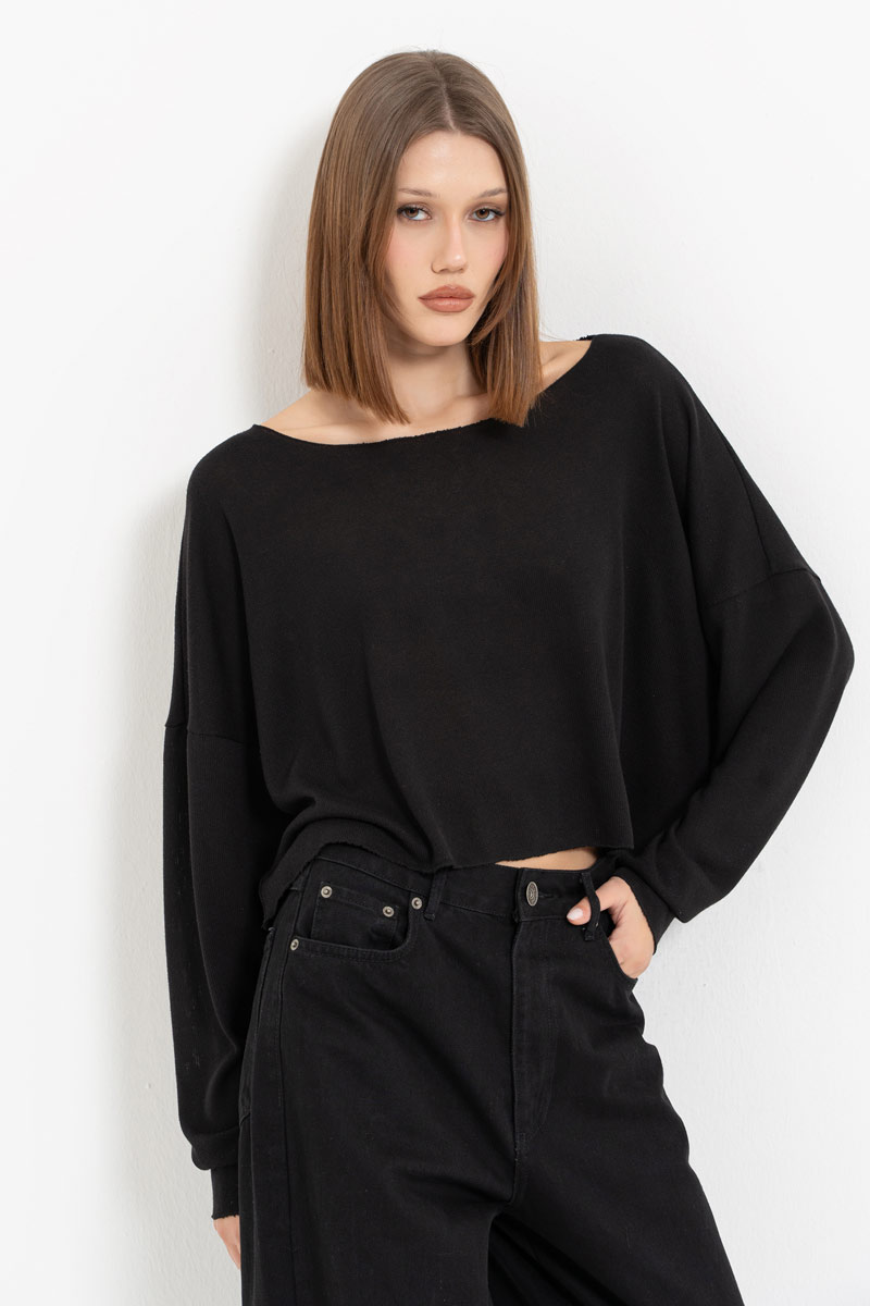 Black Long-Sleeve Crop Top