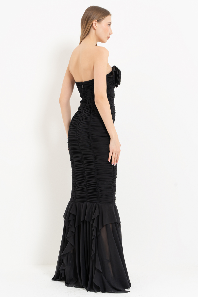 Siyah Gül Detaylı Straplez Uzun Elbise