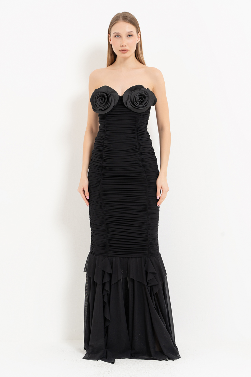 Siyah Gül Detaylı Straplez Uzun Elbise