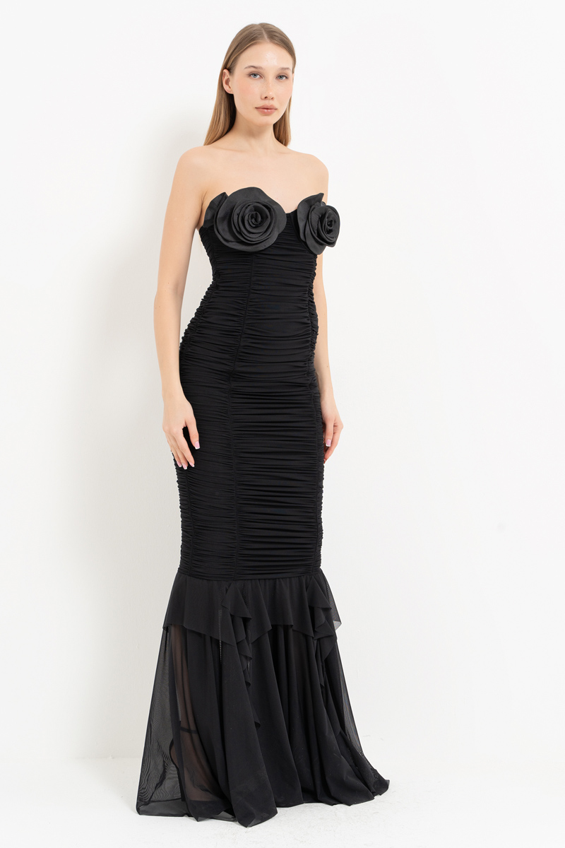 Siyah Gül Detaylı Straplez Uzun Elbise