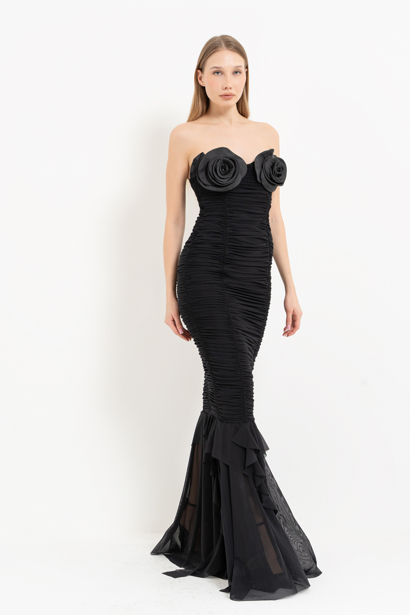 Siyah Gül Detaylı Straplez Uzun Elbise