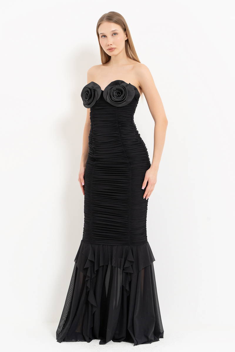 Siyah Gül Detaylı Straplez Uzun Elbise