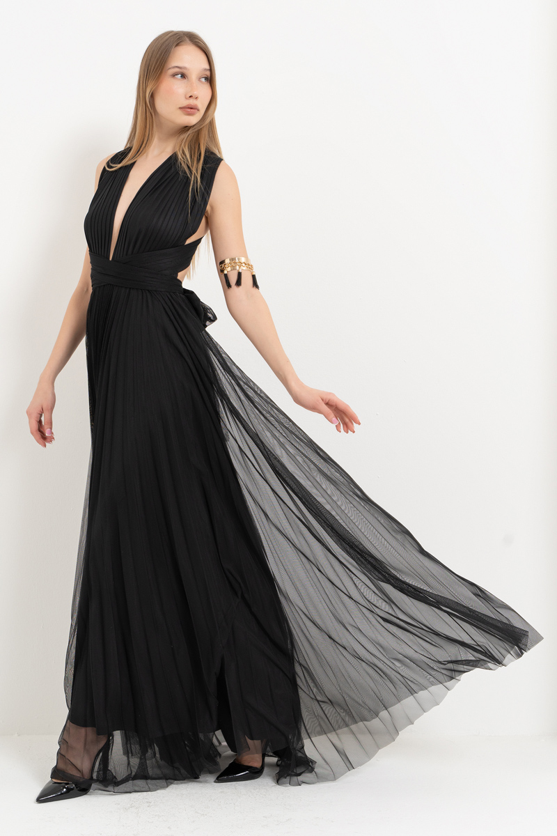 Siyah Roba Bağlamalı Pliseli Uzun Elbise