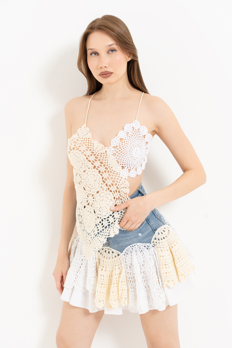 Mavi-Krili Beyaz Güpür Detaylı Mini Kot Etek