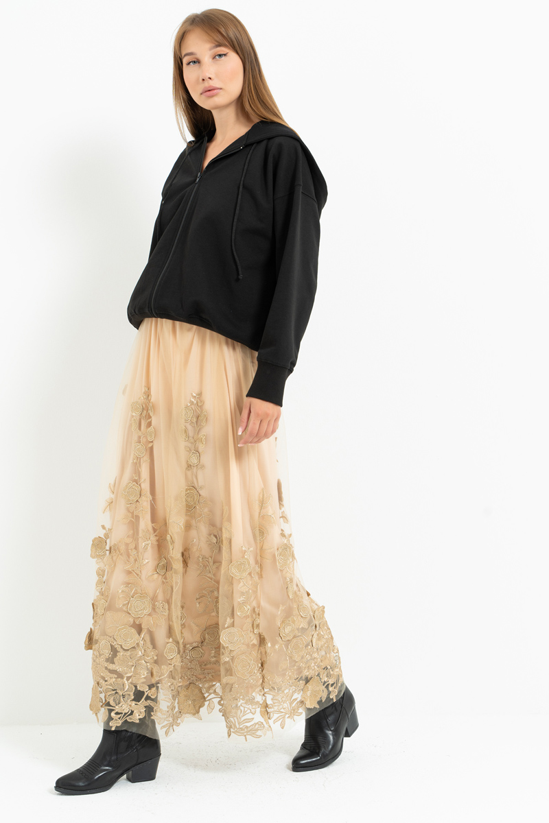 Kum Çiçek İşlemeli Uzun Tül Etek