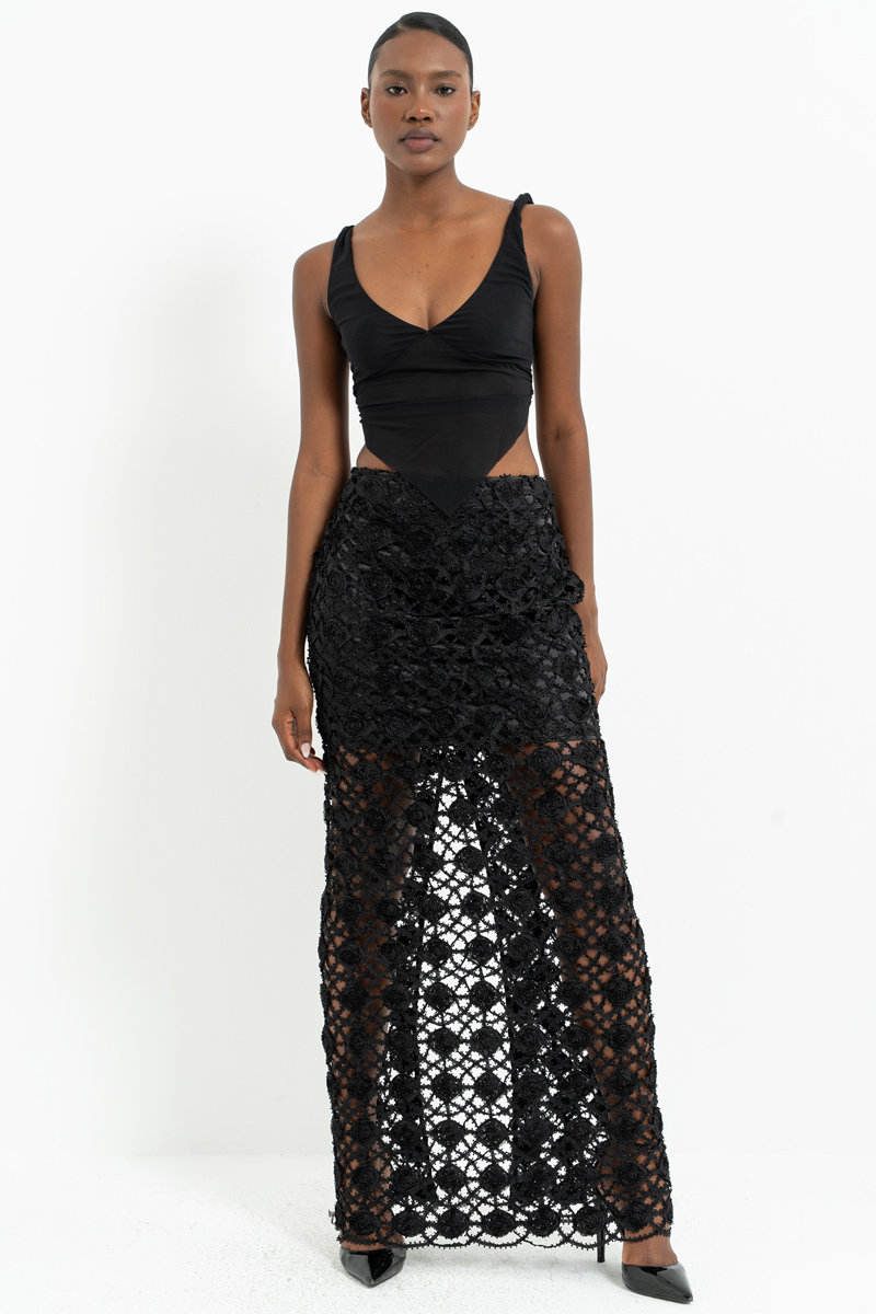 Siyah Arkası Yırtmaç Detaylı Astarlı File Etek