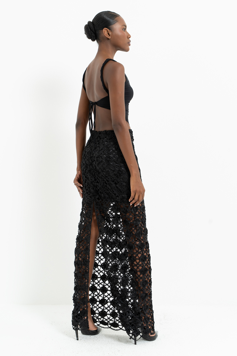 Siyah Arkası Yırtmaç Detaylı Astarlı File Etek