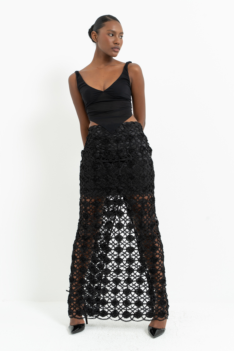 Siyah Arkası Yırtmaç Detaylı Astarlı File Etek