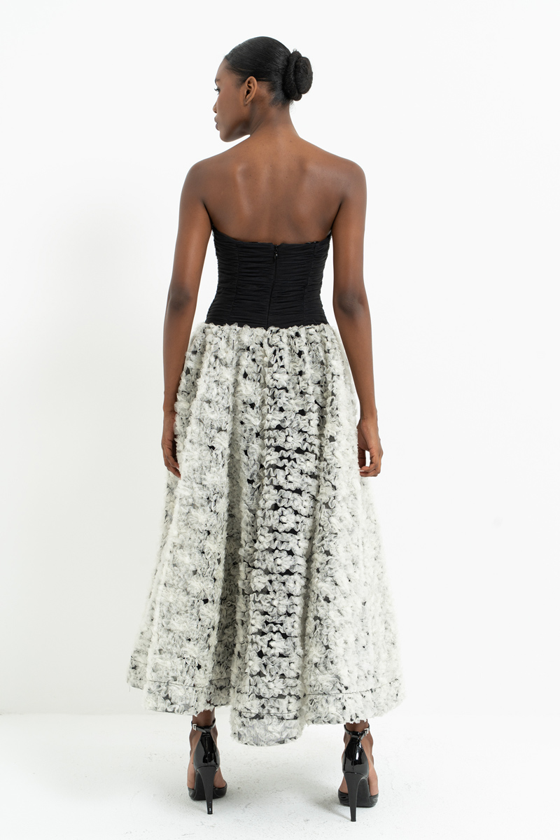 Siyah-Kirli Beyaz Straplez Büzgülü Midi Elbise