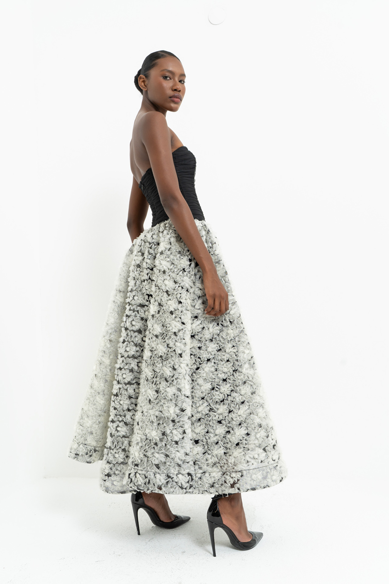 Siyah-Kirli Beyaz Straplez Büzgülü Midi Elbise