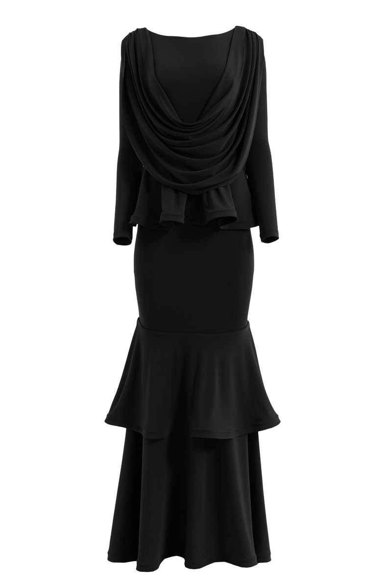 Siyah Sırt Degajeli Katlı Volan Detaylı Uzun Elbise