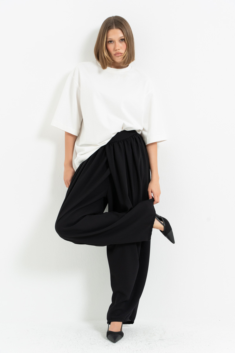 Siyah Önü Asimetrik Kapamalı Cepli Şalvar Pantolon