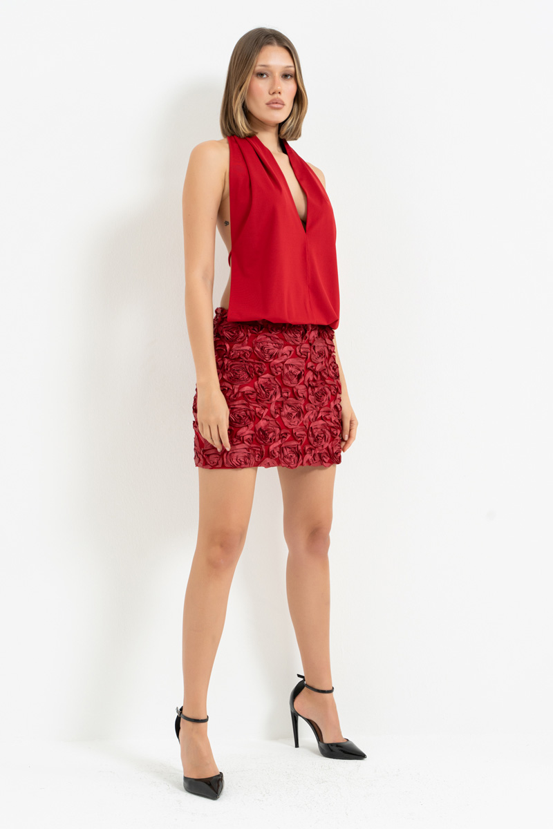 Bordo Sırt Dekolteli Gül Detaylı Saten Mini Elbise