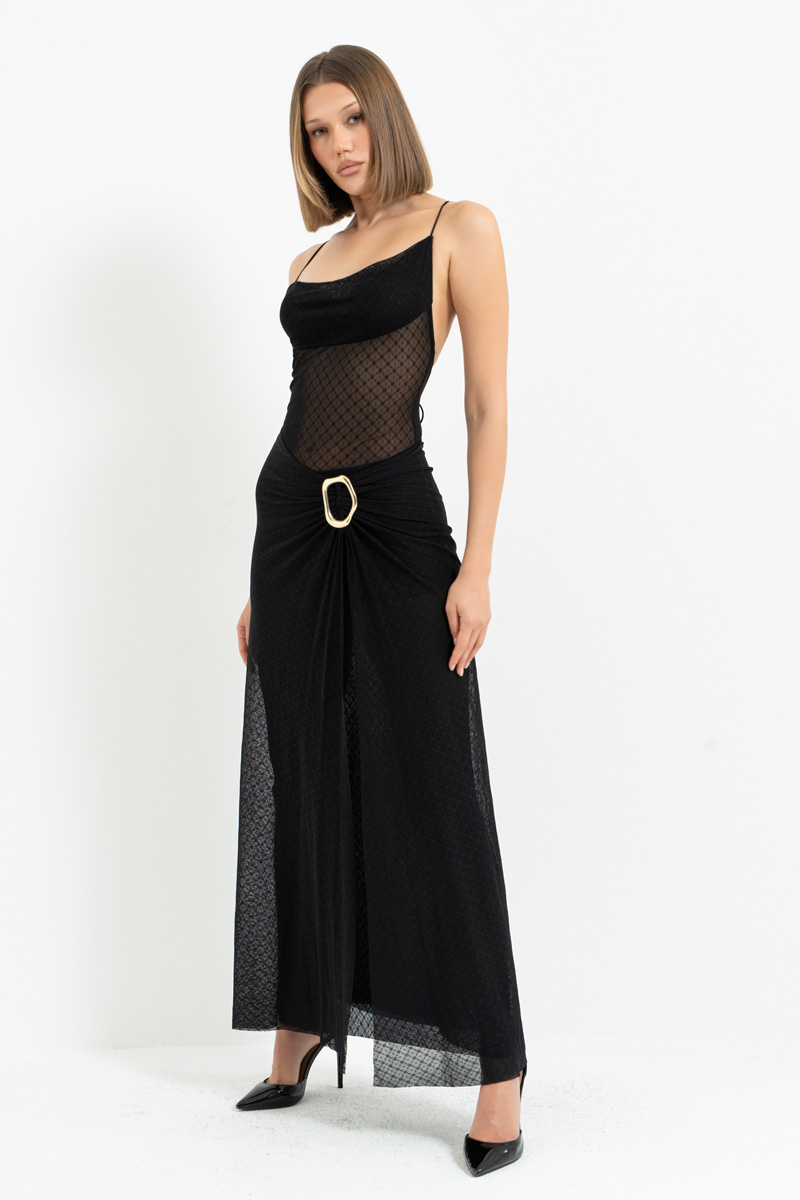 Siyah Askılı Aksesuar Detaylı Uzun Elbise