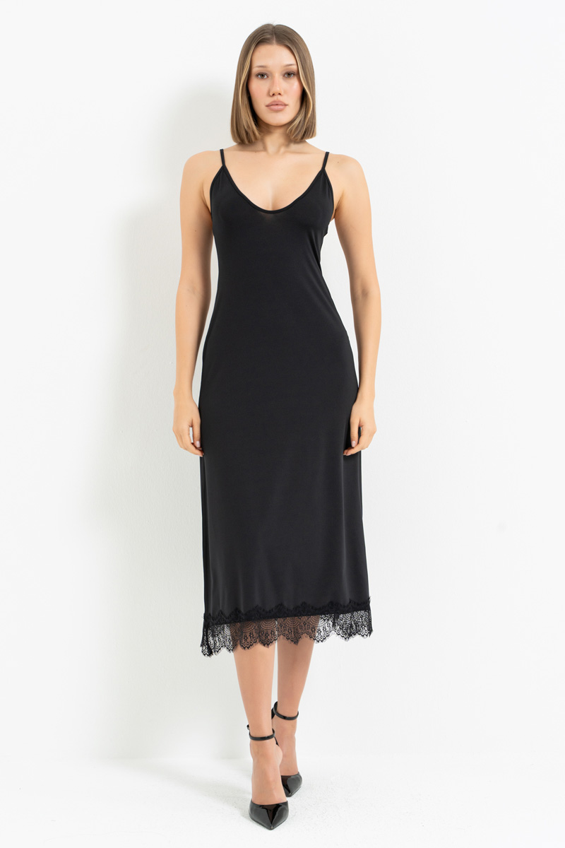 Siyah Dantel Detaylı V Yaka Askılı Elbise