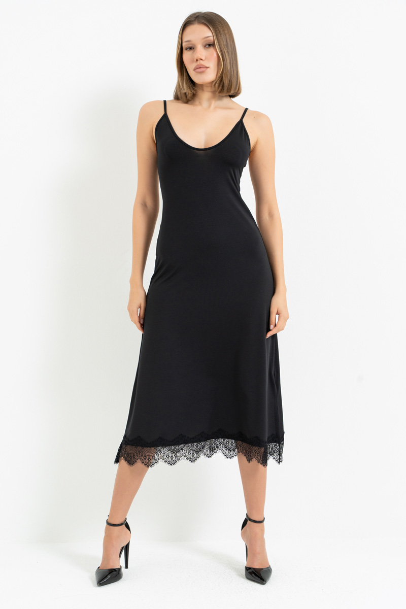 Siyah Dantel Detaylı V Yaka Askılı Elbise