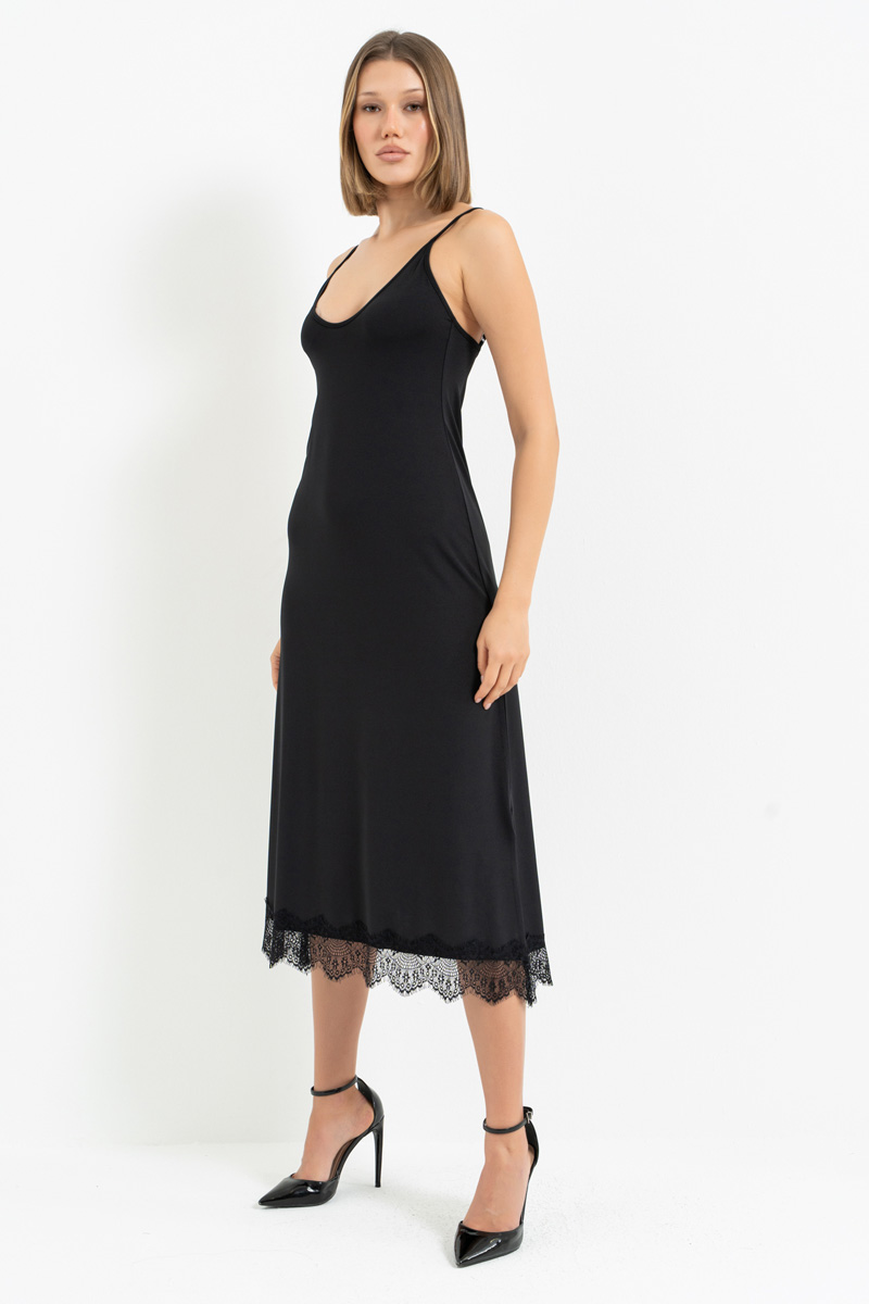 Siyah Dantel Detaylı V Yaka Askılı Elbise