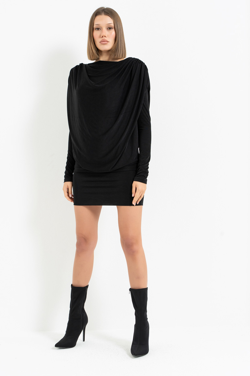 Siyah Sırt Dekolteli Uzun Kollu Dökümlü Elbise