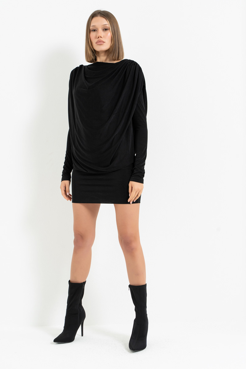 Siyah Sırt Dekolteli Uzun Kollu Dökümlü Elbise