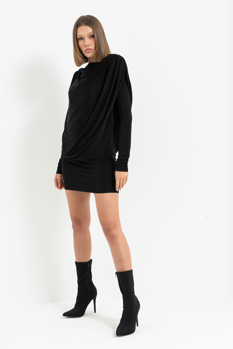 Siyah Sırt Dekolteli Uzun Kollu Dökümlü Elbise