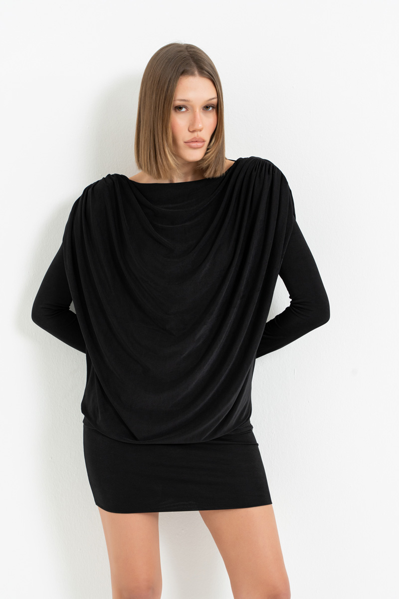 Siyah Sırt Dekolteli Uzun Kollu Dökümlü Elbise