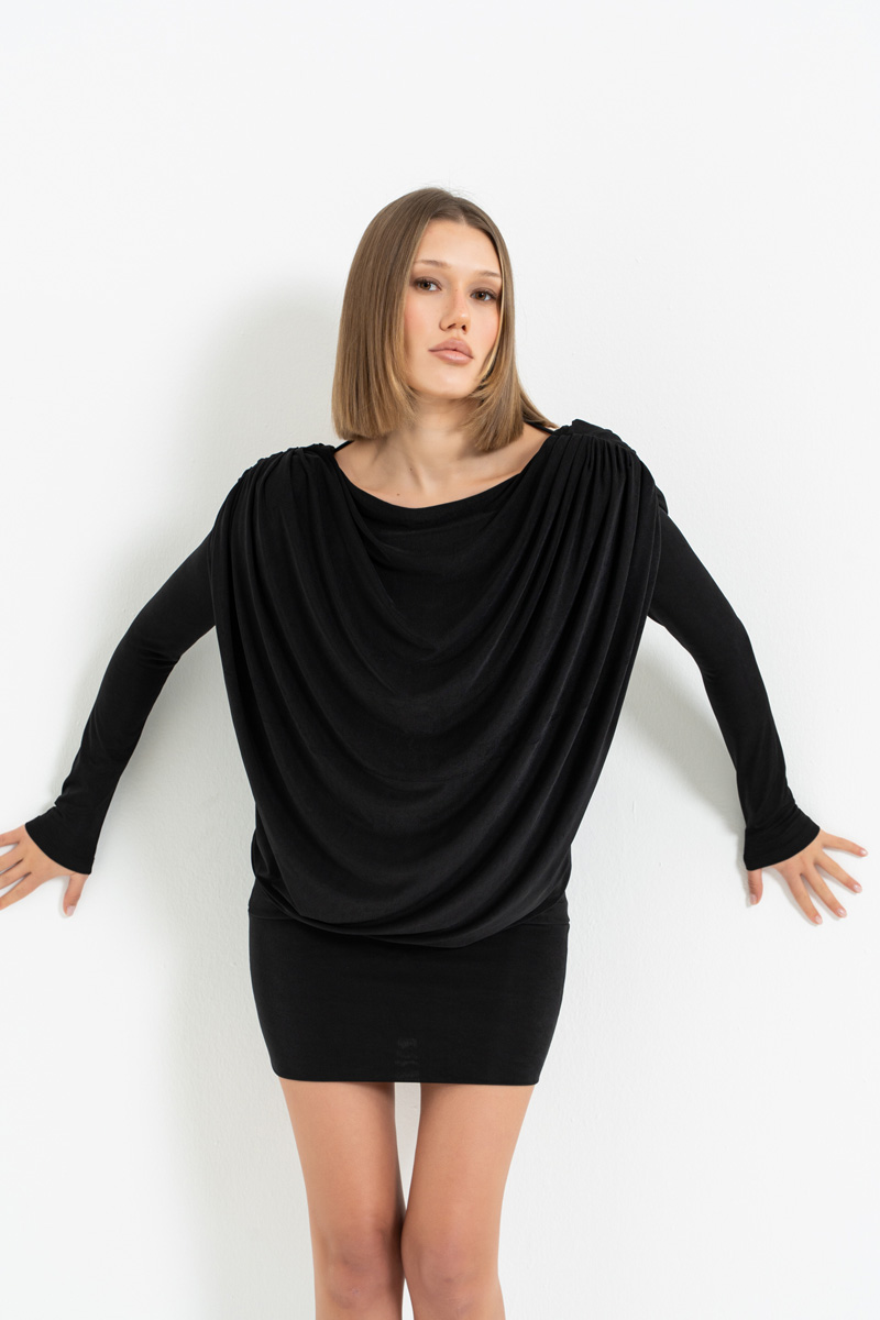 Siyah Sırt Dekolteli Uzun Kollu Dökümlü Elbise