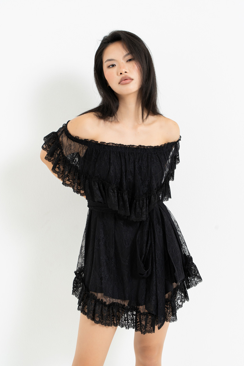 Siyah Kayık Yaka Dantelli Tulum Astarlı Elbise