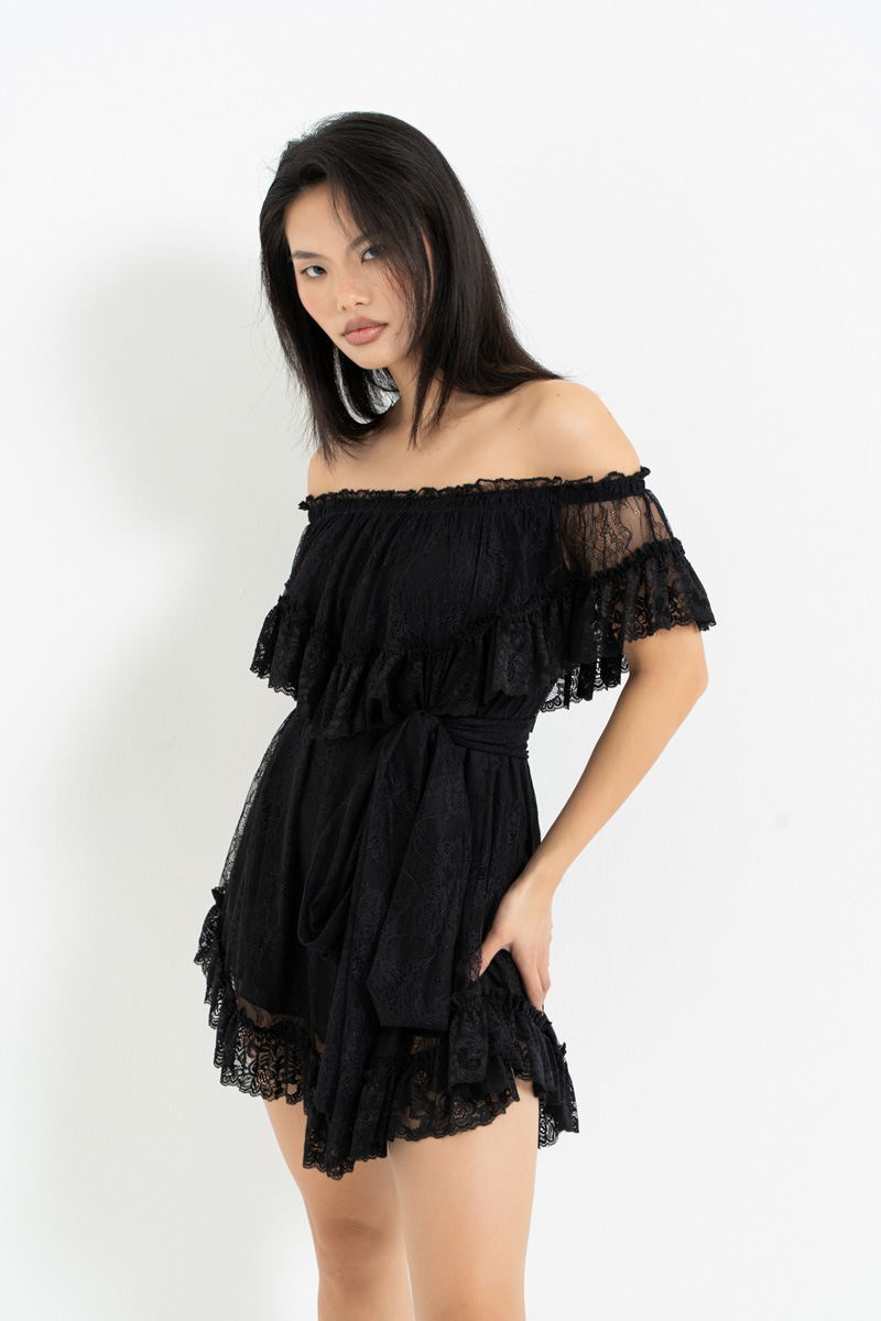 Siyah Kayık Yaka Dantelli Tulum Astarlı Elbise