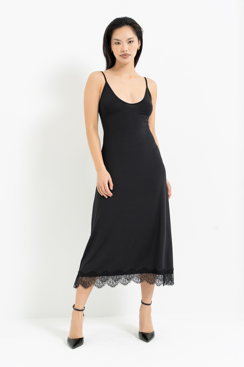 Siyah Dantel Detaylı V Yaka Askılı Elbise