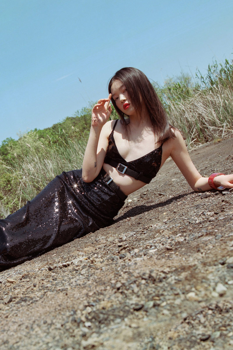 Siyah Kemer Detaylı Pullu Büstiyer & Uzun Etek Takım