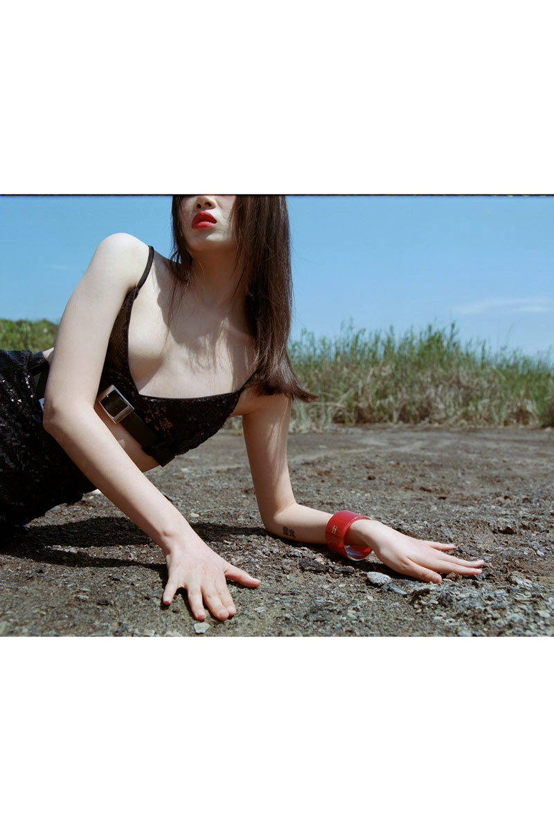 Siyah Kemer Detaylı Pullu Büstiyer & Uzun Etek Takım