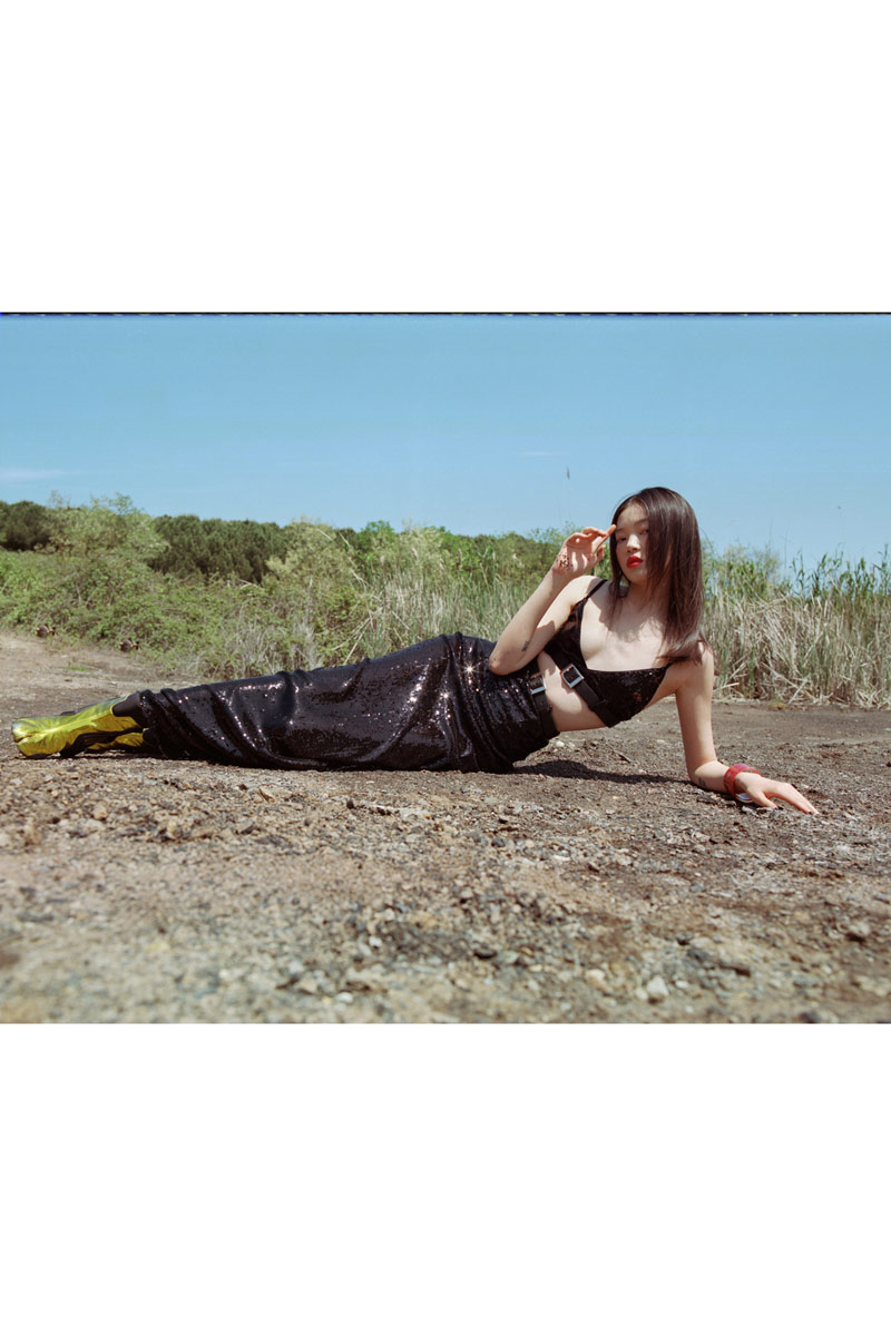 Siyah Kemer Detaylı Pullu Büstiyer & Uzun Etek Takım