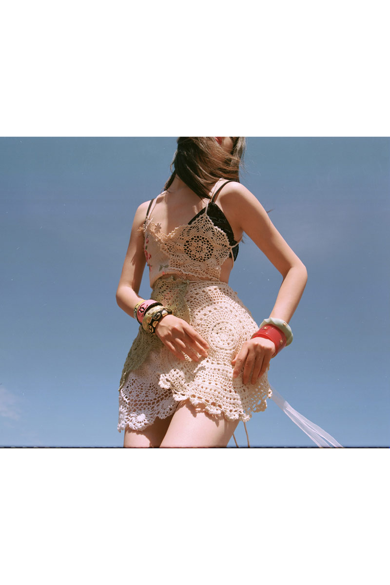 Kum Sırtı Çapraz Bağlamalı Güpür Bluz