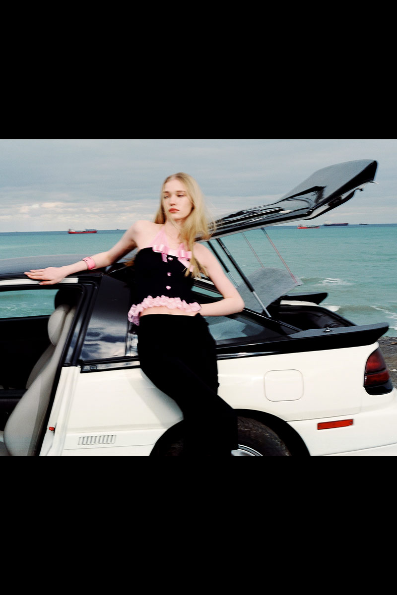 Siyah Dantel Detaylı Güpeli Büstiyer & Mini Etek Takım